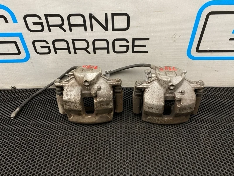 Суппорта передние Mercedes-Benz C-Class 2011 A2044212581 W204 271.860 1.8