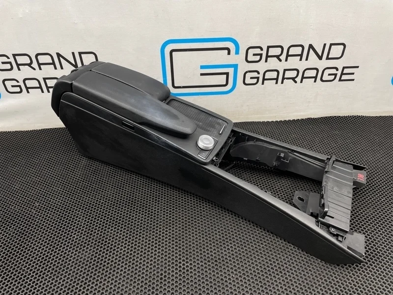 Подлокотник Mercedes-Benz C-Class 2011 A2046800150 W204 271.860 1.8