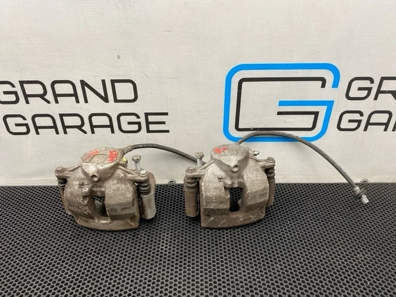 Суппорта передние Mercedes-Benz C-Class 2011 A2044212681 W204 271.860 1.8