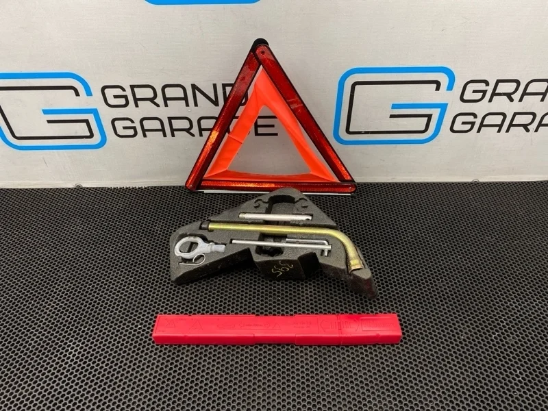 Набор инструментов Volkswagen Touareg 2006 7L0860251 7LA BMV 3.2