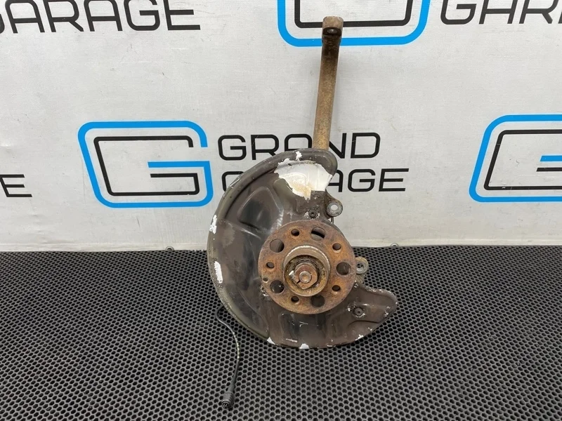 Кулак Mercedes-Benz Cls-Class 2009 A2113304720 W219 642.920 3.0, передний левый