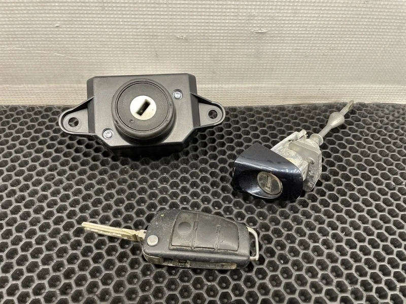 Личинки замка комплект Audi Q7 2006 4F0910132G 4LB BUG TDI 3.0