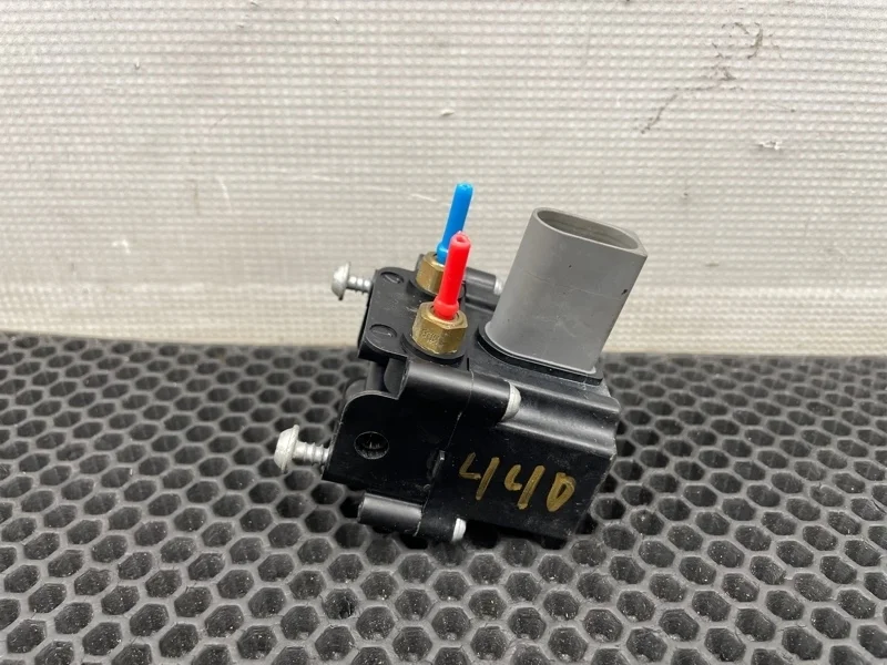 Блок клапанов пневмоподвески Bmw X6 2009 EBMV0586A E71 N54B30A 3.0