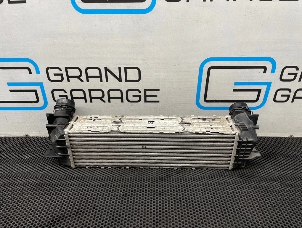 Интеркулер Bmw 5-Series 2015 17117618769 F10 N20B20B 2.0