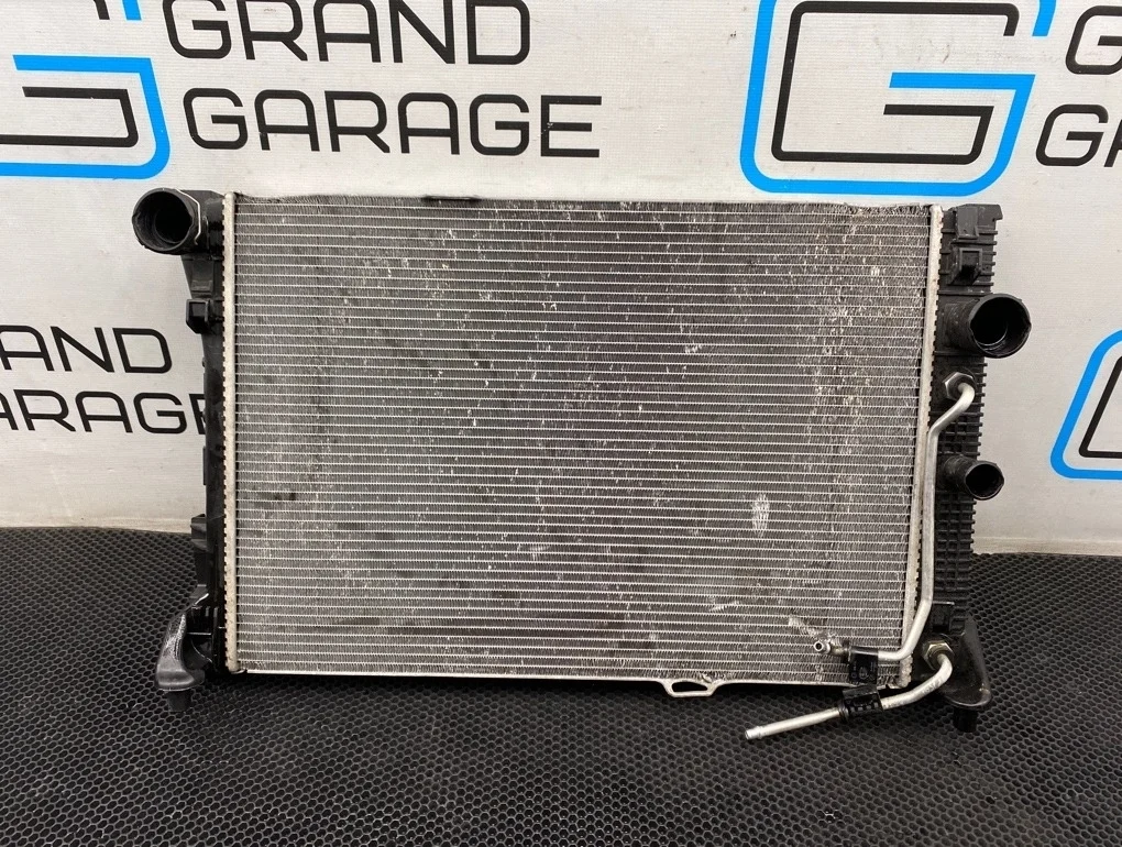 Радиатор охлаждения Mercedes-Benz E-Class 2009 A2045002803 W212 271.860 1.8