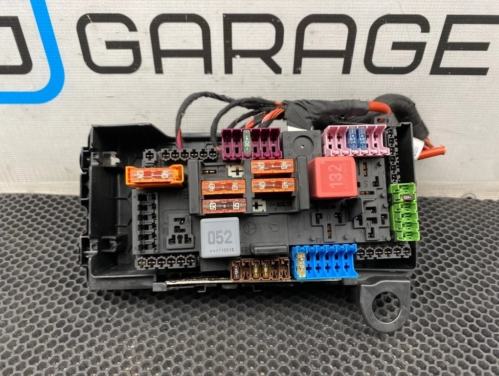 Блок предохранителей Mercedes-Benz E-Class 2017 A2139068801 W213 274.920 2.0, задний