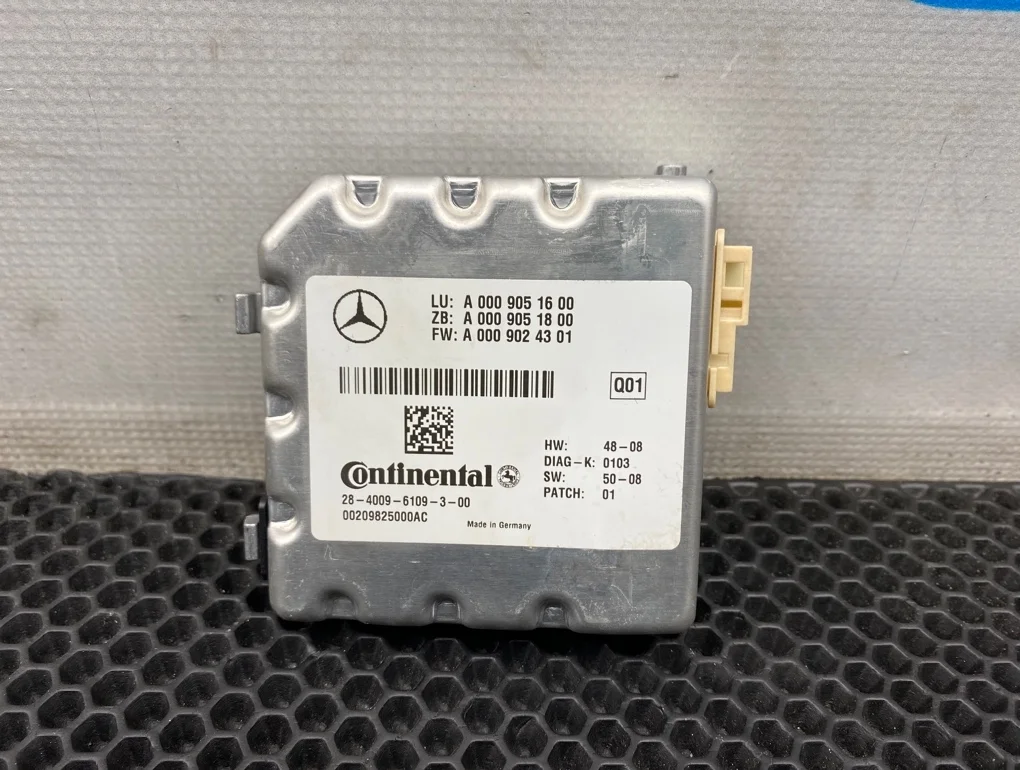 Камера передняя Mercedes-Benz E-Class 2009 A0009057202 W212 271.860 1.8
