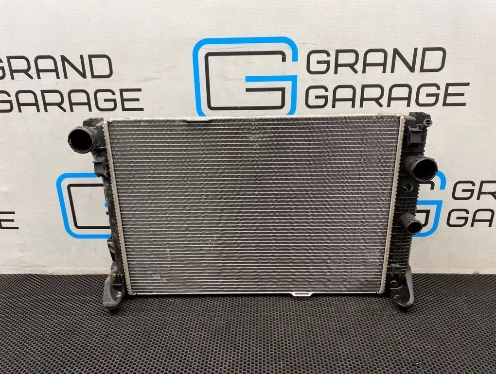 Радиатор охлаждения Mercedes-Benz E-Class 2011 A2045002803 W212 271.860 1.8