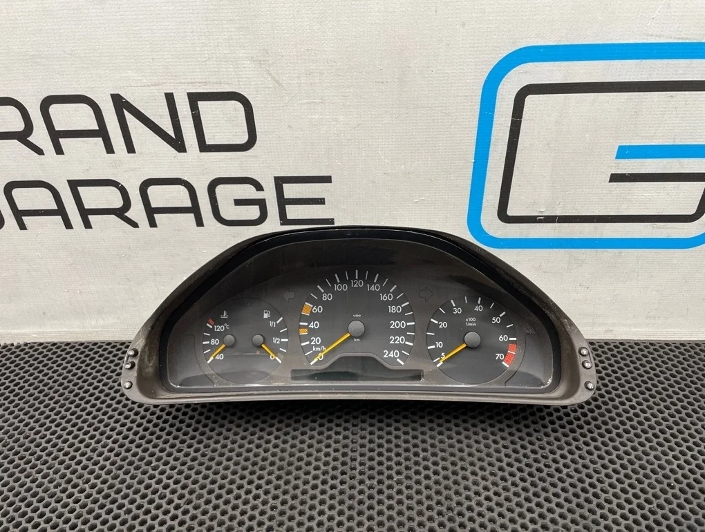Панель приборов Mercedes-Benz E-Class 1998 A2105400748 W210 112.911 2.4