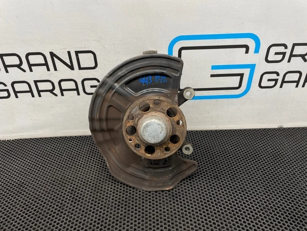 Кулак Mercedes-Benz B-Class 2013 A2463320200 W246 270.910 1.6, передний правый