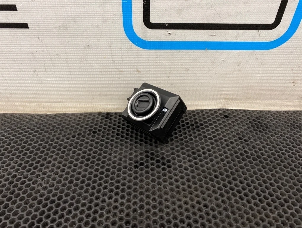 Замок зажигания Mercedes-Benz C-Class 2011 A2079052700 W204 271.860 1.8