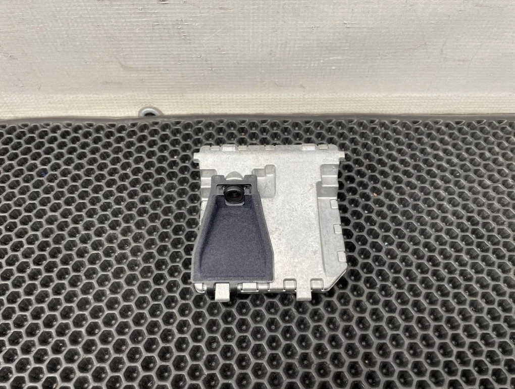 Камера передняя Mercedes-Benz E-Class 2009 A0009057202 W212 272.980 3.5