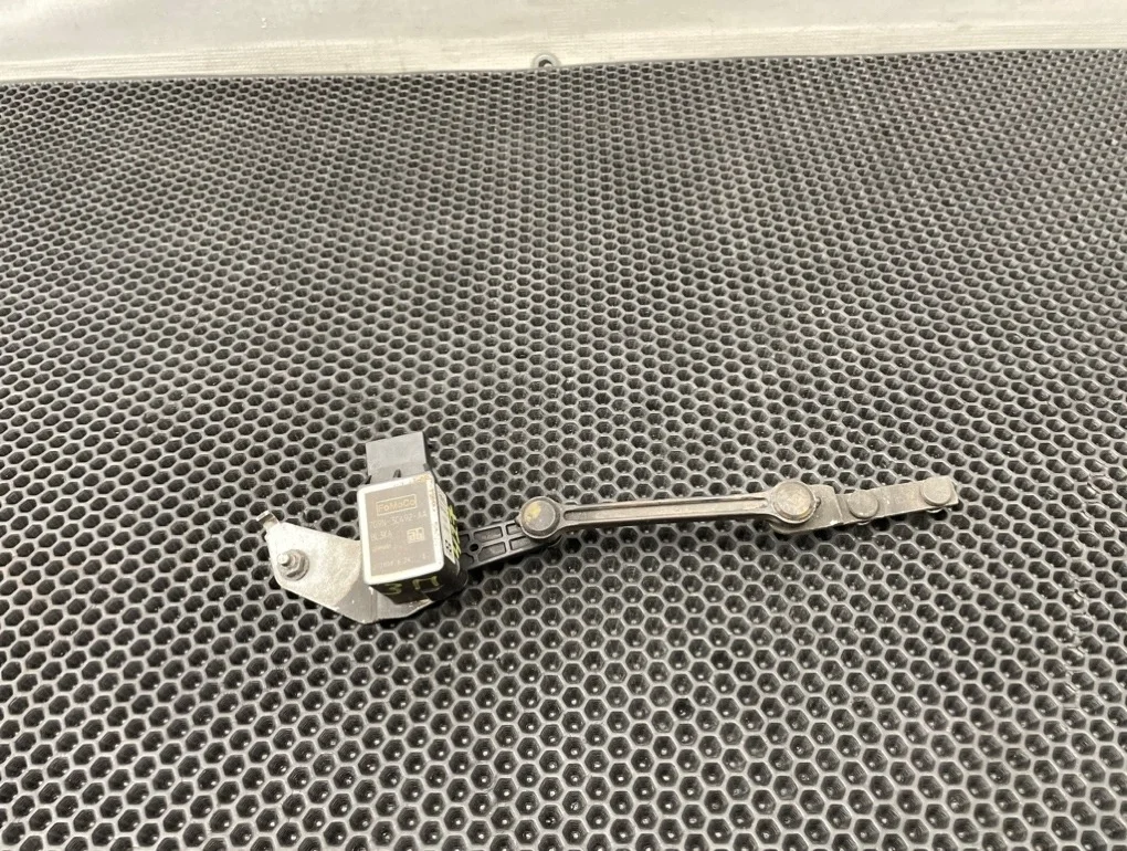 Датчик положения кузова Volvo Xc70 2008 91785731 BZ B6324S 3.2, задний правый