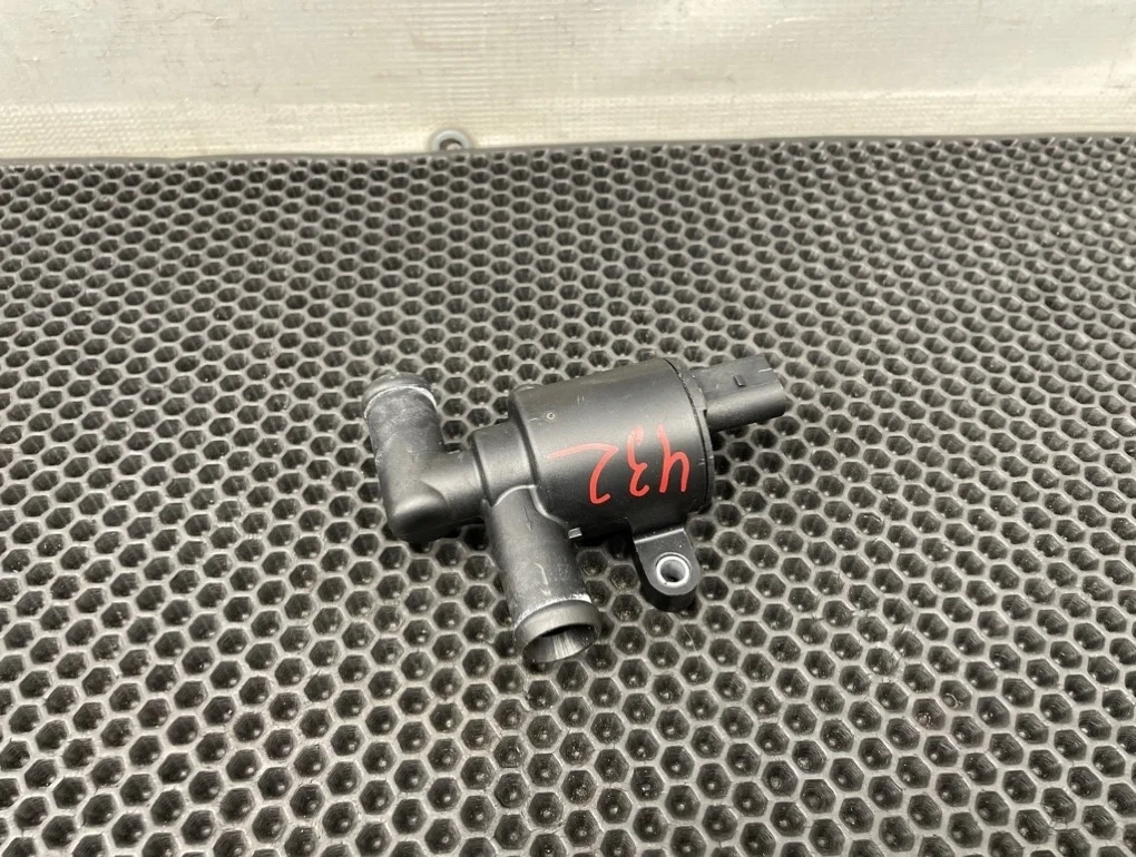 Клапан электромагнитный Audi A6 2014 4H0121671D C7 CDNB 2.0