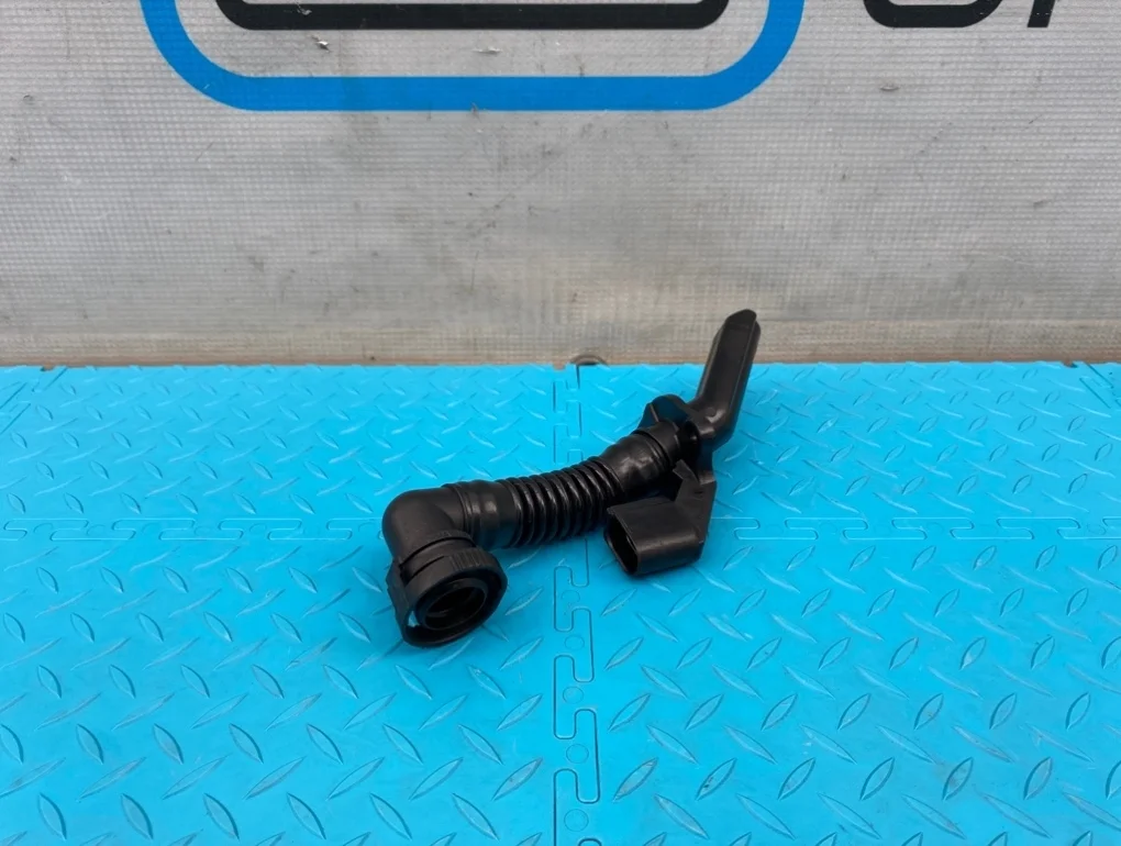 Шланг вентиляции картерных газов Audi Q7 2008 03H103202A 4LB BHK 3.6