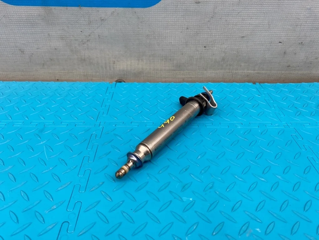 Форсунка топливная Mercedes-Benz Gla-Class 2014 A2780700687 X156 270.920 2.0