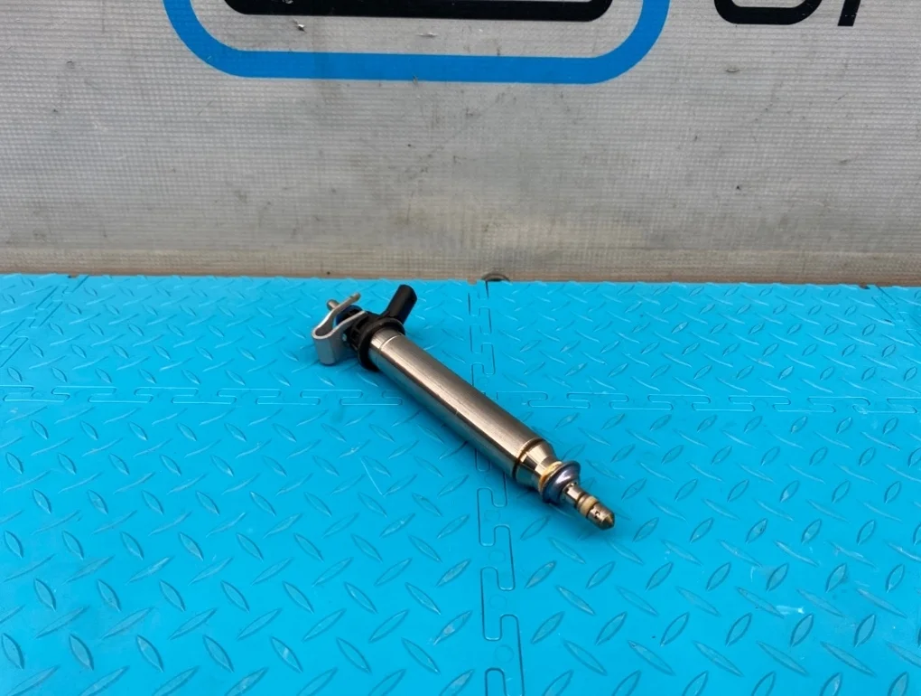 Форсунка топливная Mercedes-Benz Gla-Class 2014 A2780700687 X156 270.920 2.0