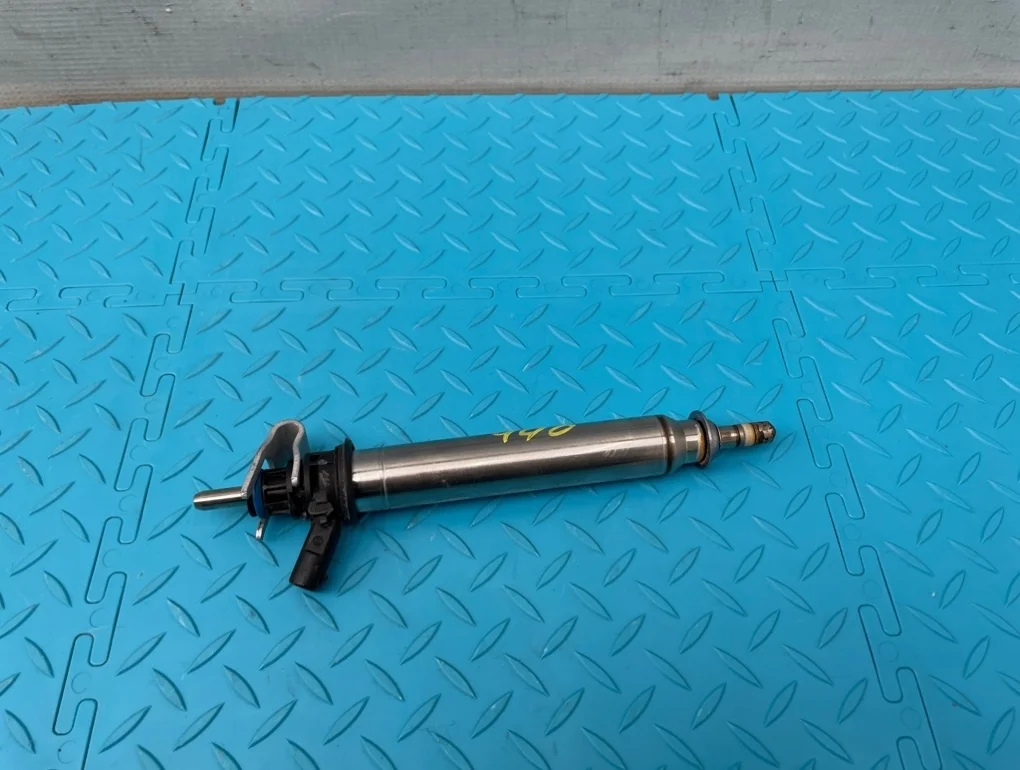 Форсунка топливная Mercedes-Benz Gla-Class 2014 A2780700687 X156 270.920 2.0