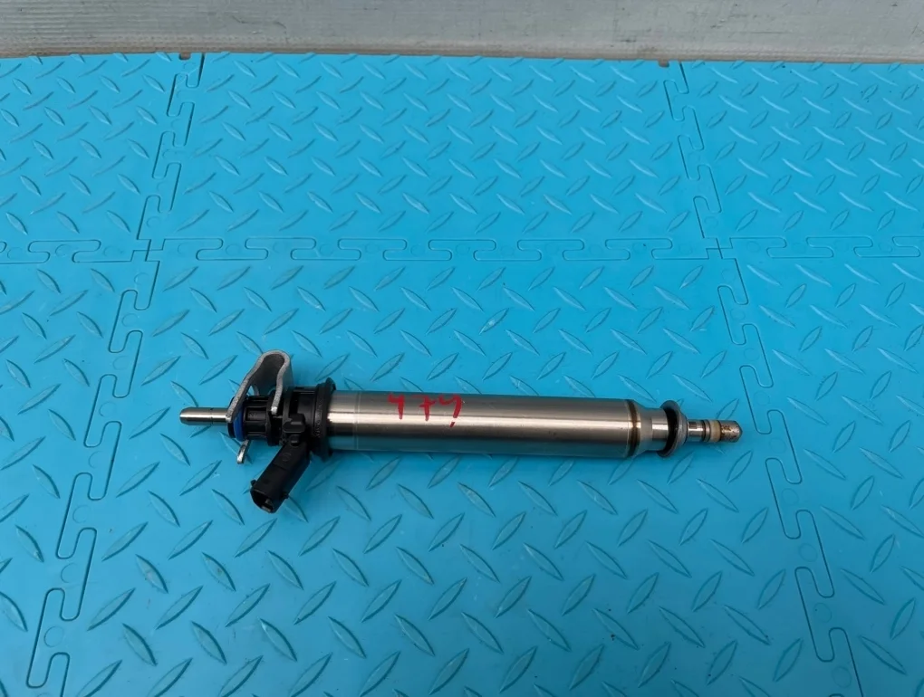 Форсунка топливная Mercedes-Benz Cla-Class 2013 A2780700687 C117 270.920 2.0