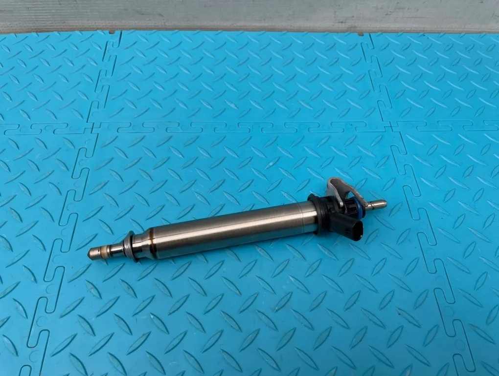 Форсунка топливная Mercedes-Benz Cla-Class 2013 A2780700687 C117 270.920 2.0