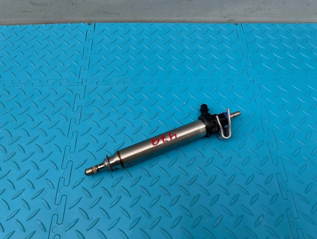 Форсунка топливная Mercedes-Benz Cla-Class 2013 A2780700687 C117 270.920 2.0