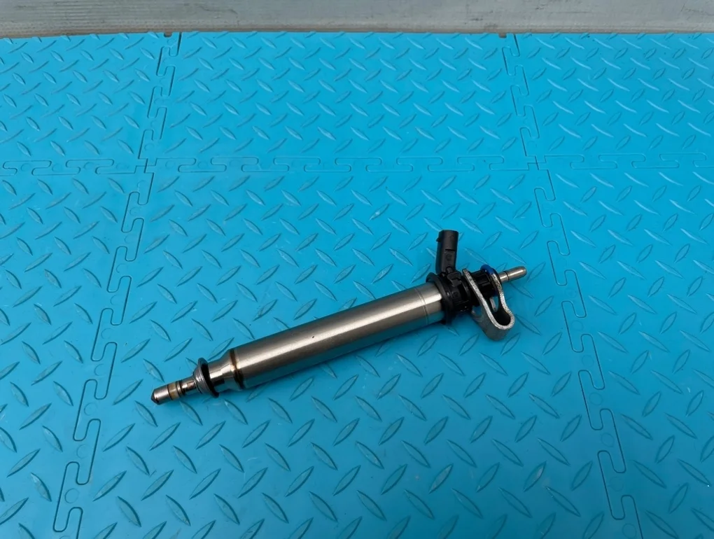 Форсунка топливная Mercedes-Benz Cla-Class 2013 A2780700687 C117 270.920 2.0