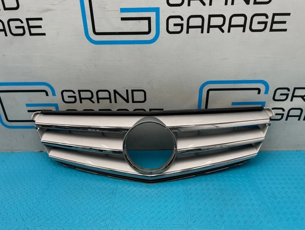 Решетка радиатора Mercedes-Benz C-Class 2013 A2048801983 W204 271.820 1.8