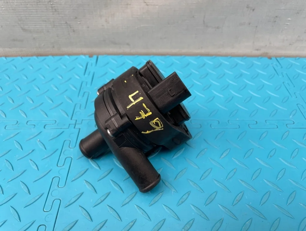 Насос водяной электрический Mercedes-Benz A2118350264