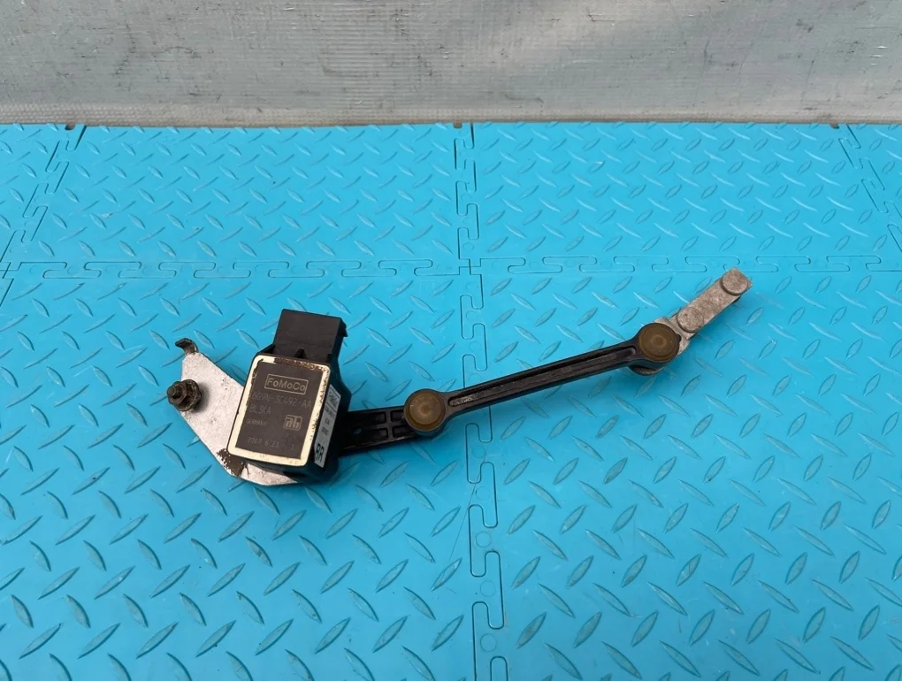 Датчик положения кузова Volvo Xc70 2007 91785731 BZ B6324S 3.2, задний правый