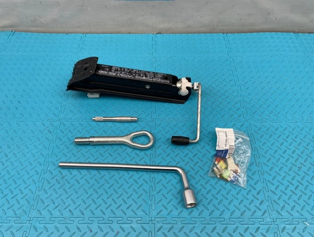 Набор инструментов Mercedes-Benz E-Class 2007 A2115830215 W211 272.943 3.0