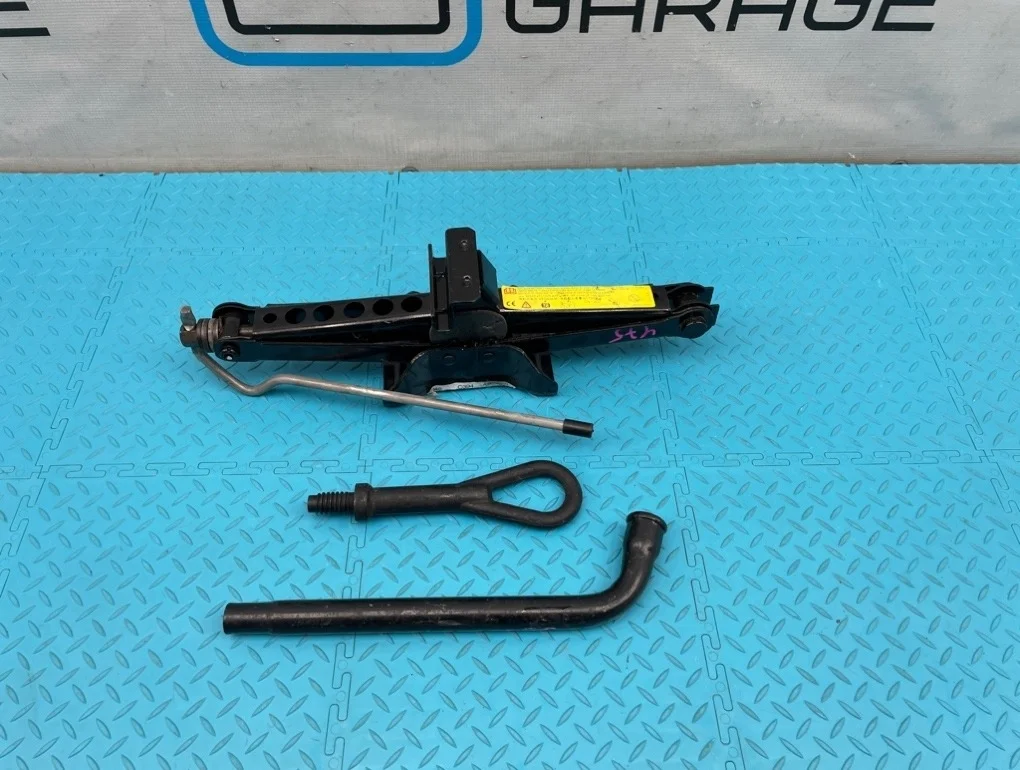 Набор инструментов Ford Kuga 2011 1559414 CBV HYDB 2.5