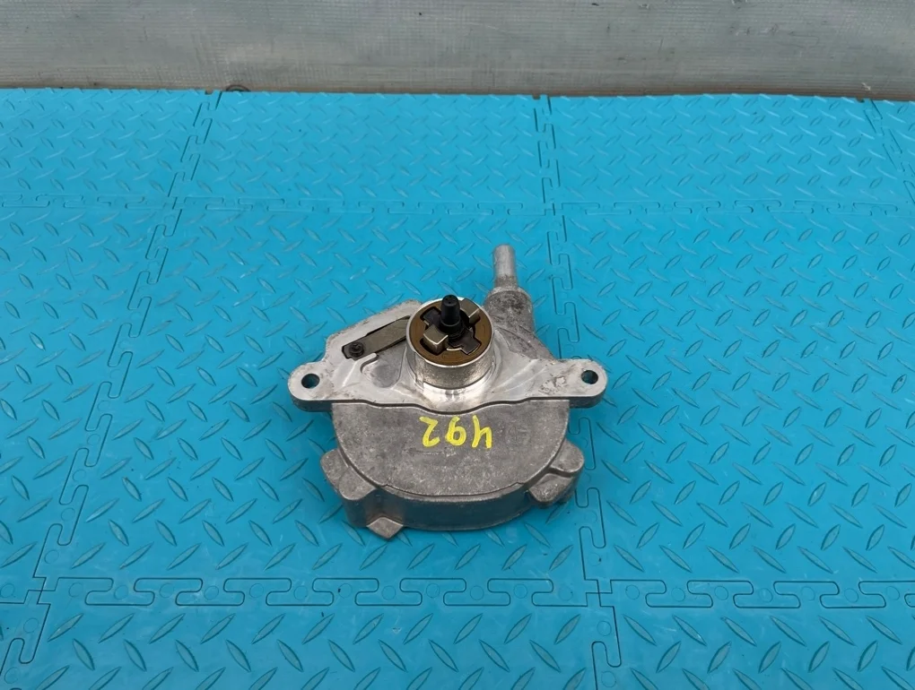 Насос вакуумный Mercedes-Benz C-Class 2009 A2712301465 W204 271.950 1.8