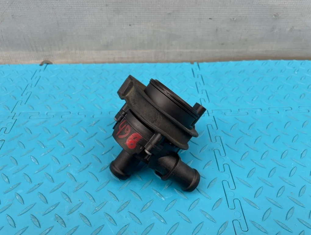 Насос водяной электрический Volkswagen Golf 2013 5G0965567A 5G1 CPTA 1.4