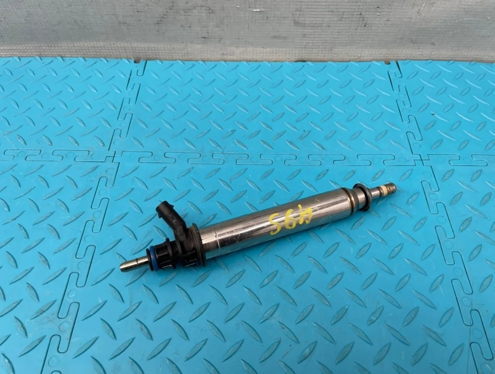 Форсунка топливная Mercedes-Benz E-Class 2013 A2780700687 W212 276.952 3.5