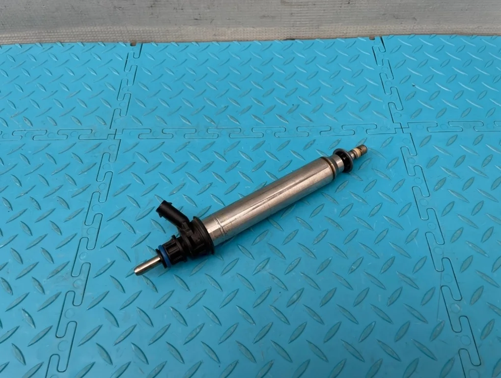 Форсунка топливная Mercedes-Benz E-Class 2013 A2780700687 W212 276.952 3.5