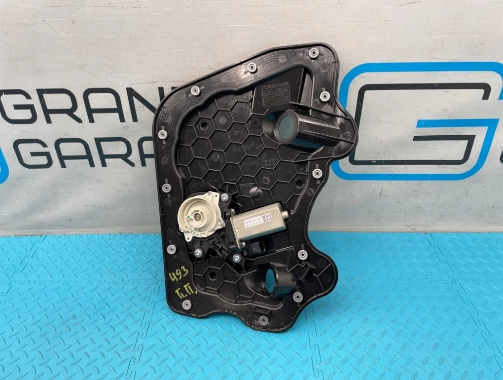 Замок двери Audi A8 2012 4H0837916 D4 CGWD 3.0, передний правый