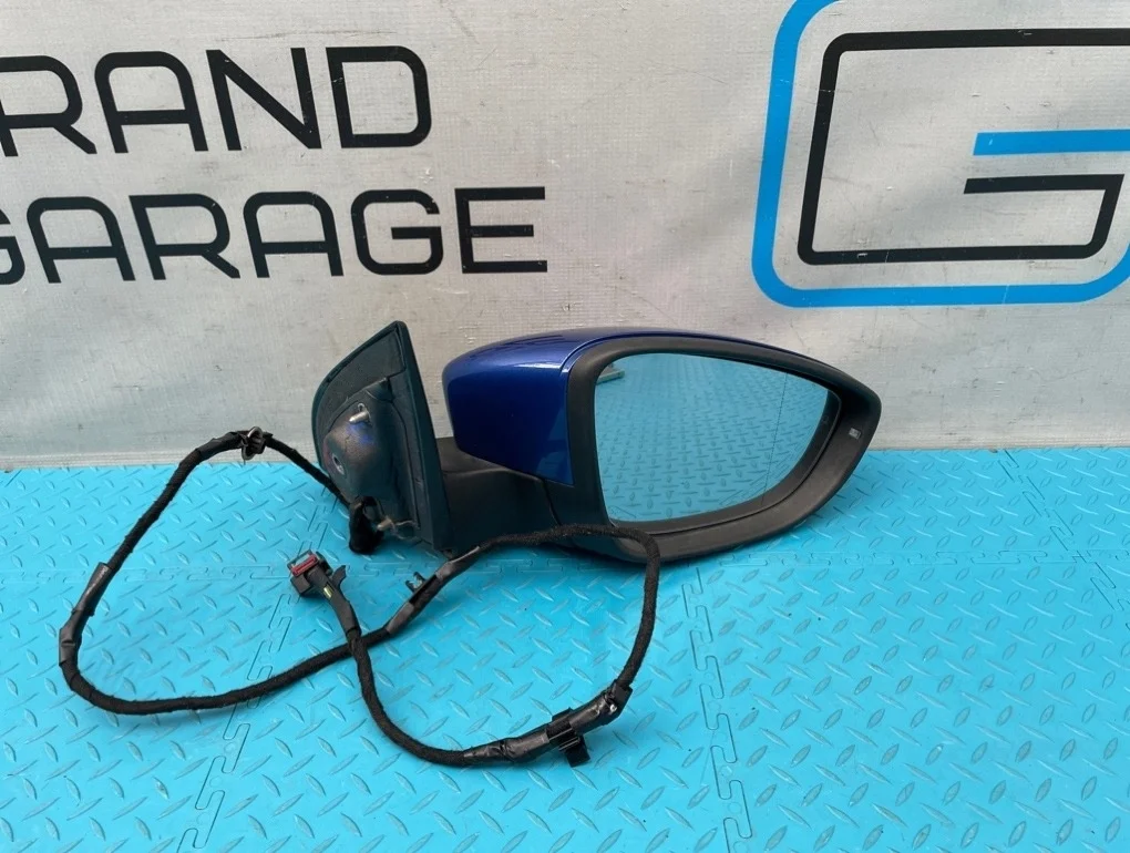 Зеркало Volkswagen Scirocco 2009 1K8857508Q 137 CAWB 2.0, правое