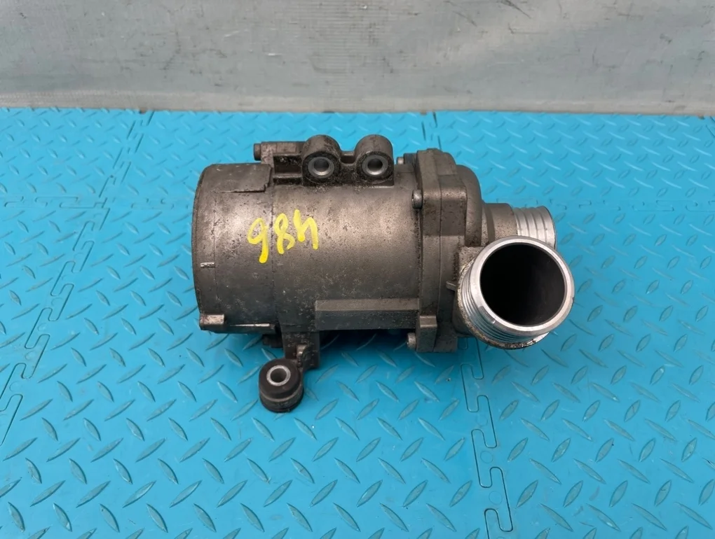 Насос водяной электрический Bmw X5 2009 11517586924 E70 N52B30AF 3.0