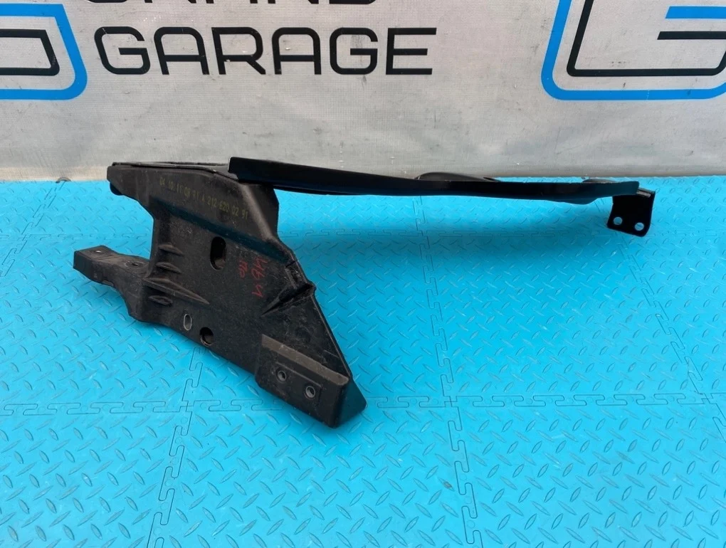 Кронштейн фары Mercedes-Benz E-Class 2011 A2126200291 W212 276.952 3.5, правый