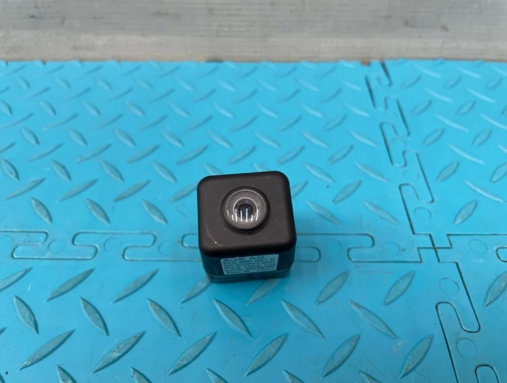 Камера заднего вида Audi A8 2012 8K0980551B D4 CGWD 3.0