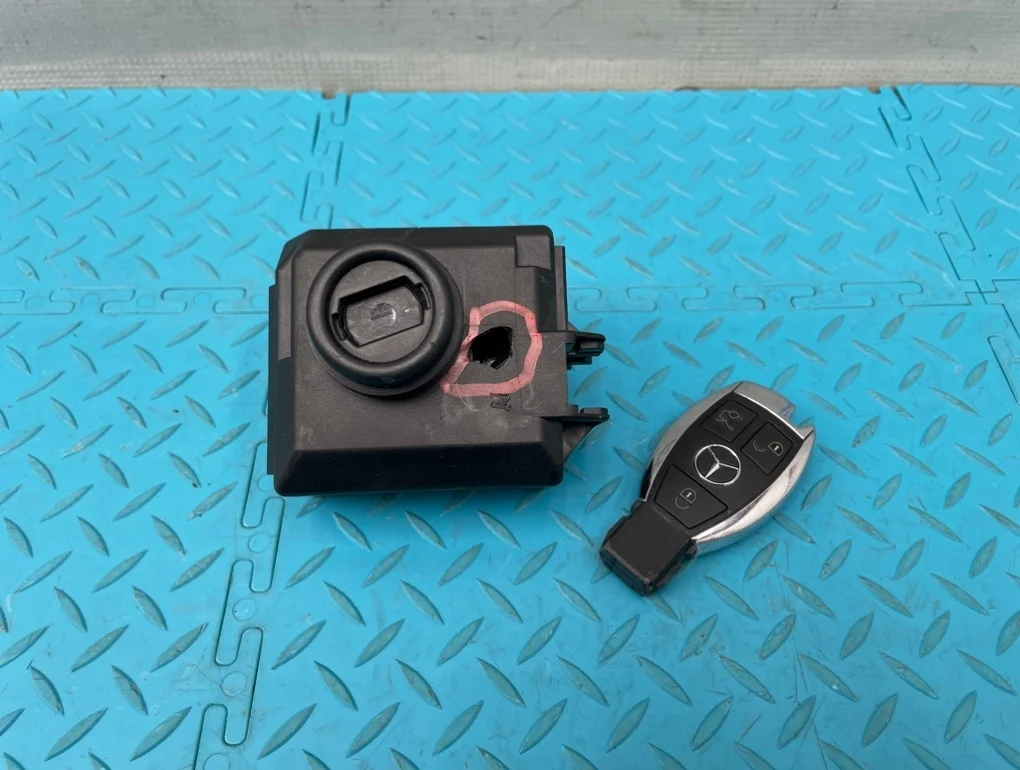 Замок зажигания Mercedes-Benz E-Class 2010 A2125450108 W212 272.980 3.5