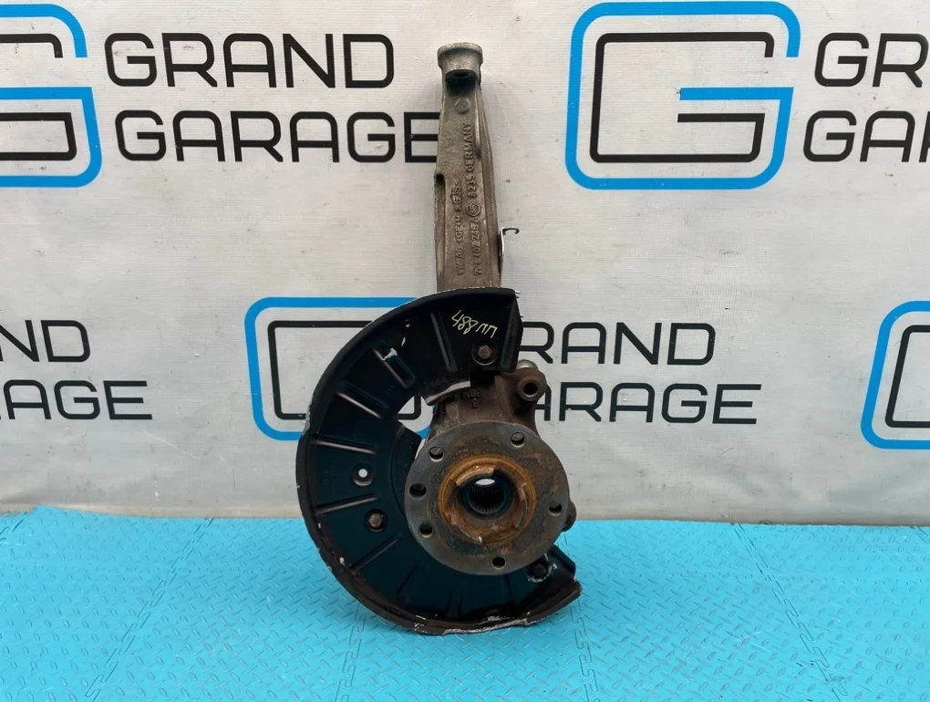 Кулак Audi Q7 2011 7L8407258B 4LB CJTC 3.0, передний правый