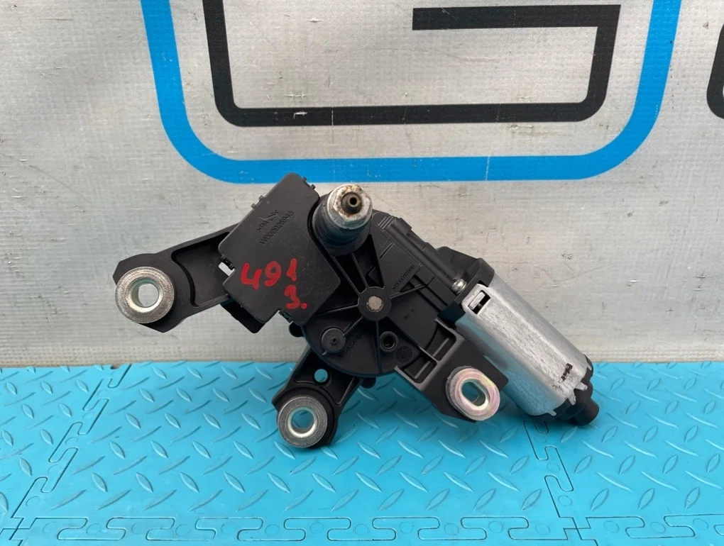 Моторчик стеклоочистителя Audi A6 2013 8U0955711A C7 CHVA 2.8, задний