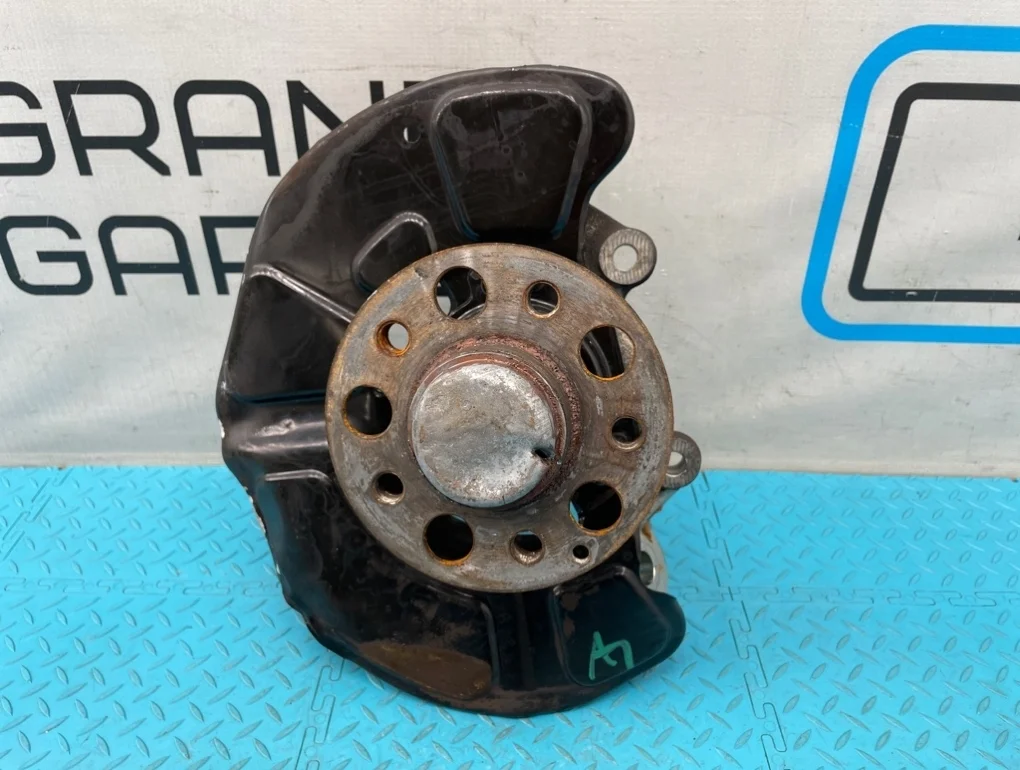 Кулак Mercedes-Benz E-Class 2011 A2123320700 W212 276.952 3.5, передний левый