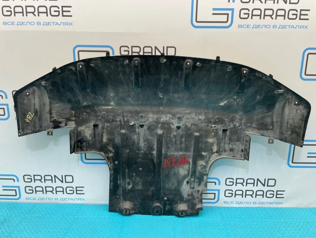 Защита двигателя Audi Q7 2008 7L8825285 4LB BHK 3.6