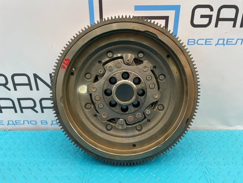 Маховик Audi Q3 2012 06J105266R 8UB CPSA 2.0