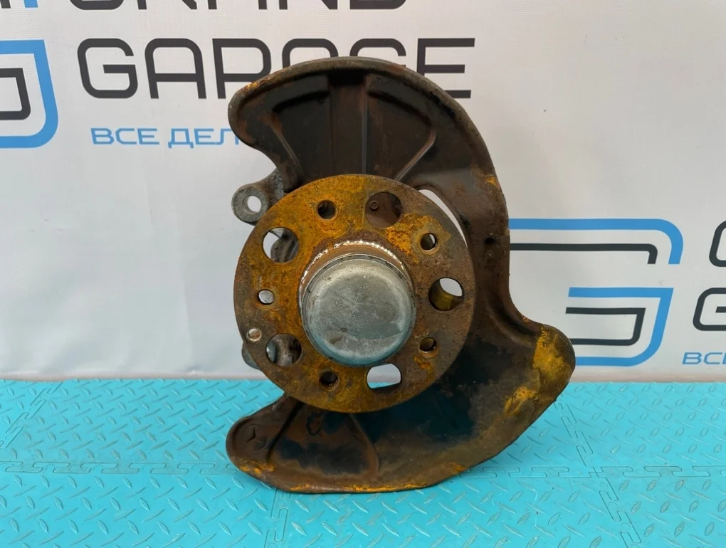 Кулак Mercedes-Benz Clk-Class 2008 A2043320201 W209 271.955 1.8, передний правый