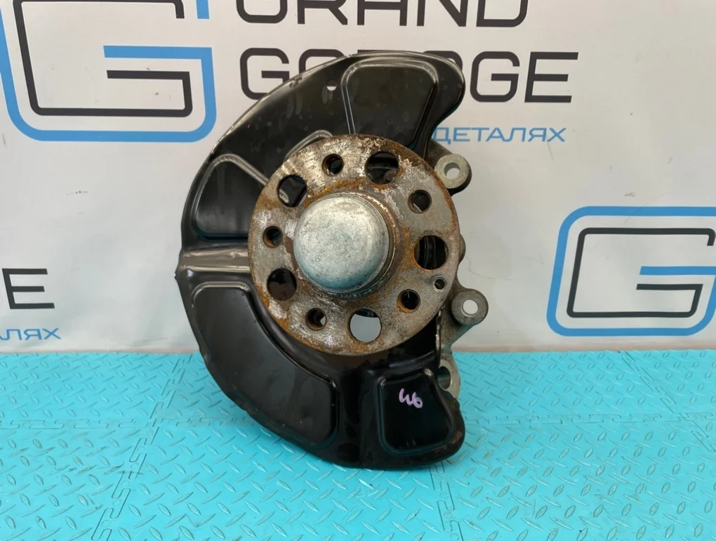 Кулак Mercedes-Benz E-Class 2012 A2123322301 W212 276.952 3.5, передний левый