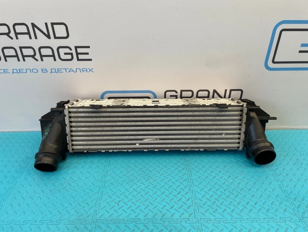 Интеркулер Bmw 5-Series 2012 17117618769 F11 N20B20B 2.0