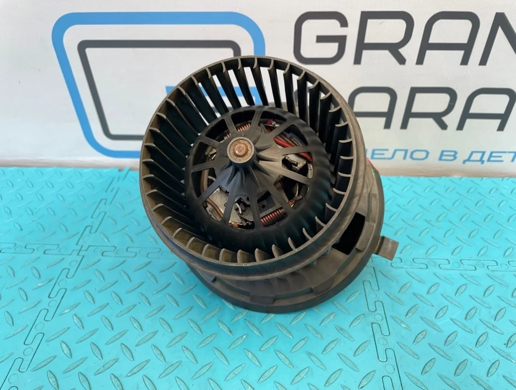 Моторчик печки Audi Q7 2008 7L0820021L 4LB BHK 3.6